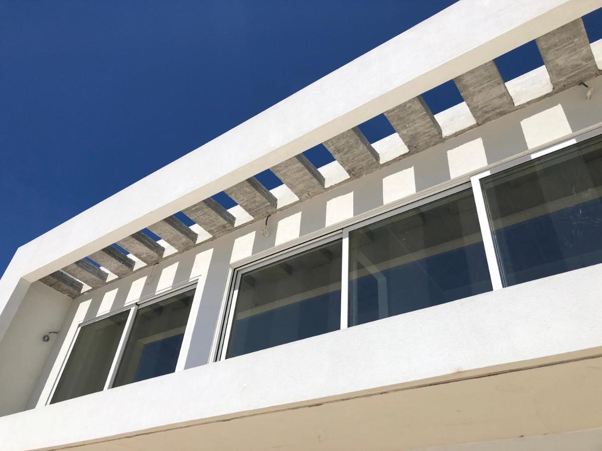 Kuro Beach House - Oceanfront Luxury & 25M Pool 아클리아 외부 사진