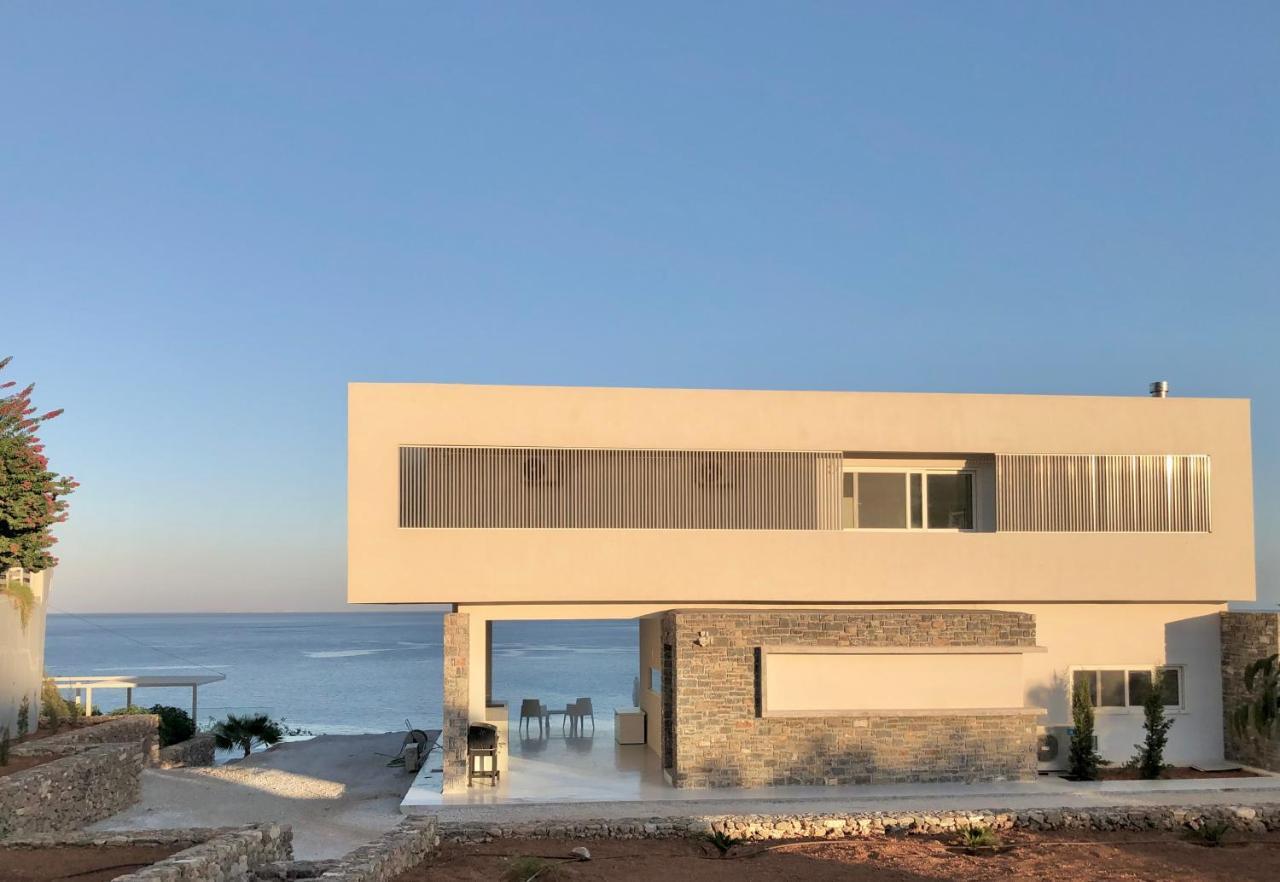 Kuro Beach House - Oceanfront Luxury & 25M Pool 아클리아 외부 사진