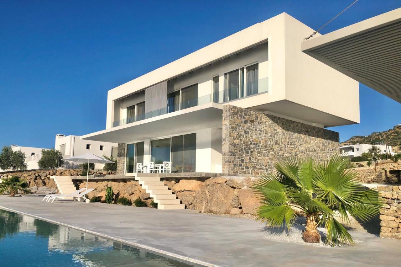 Kuro Beach House - Oceanfront Luxury & 25M Pool 아클리아 외부 사진