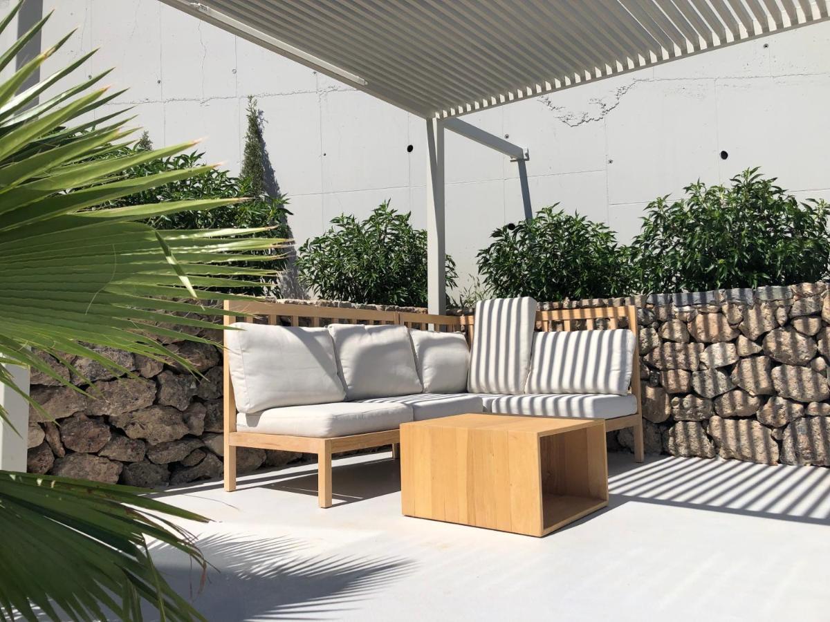 Kuro Beach House - Oceanfront Luxury & 25M Pool 아클리아 외부 사진