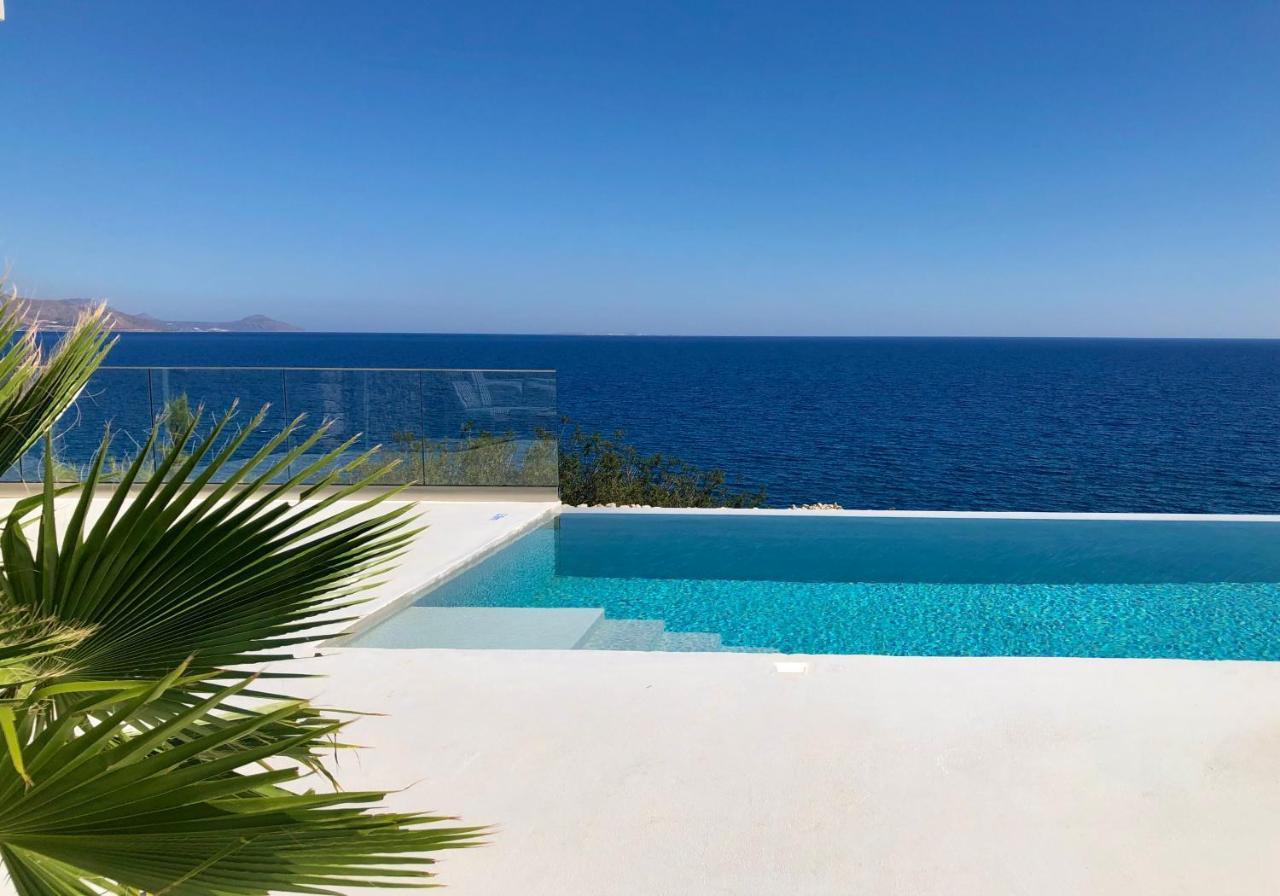 Kuro Beach House - Oceanfront Luxury & 25M Pool 아클리아 외부 사진