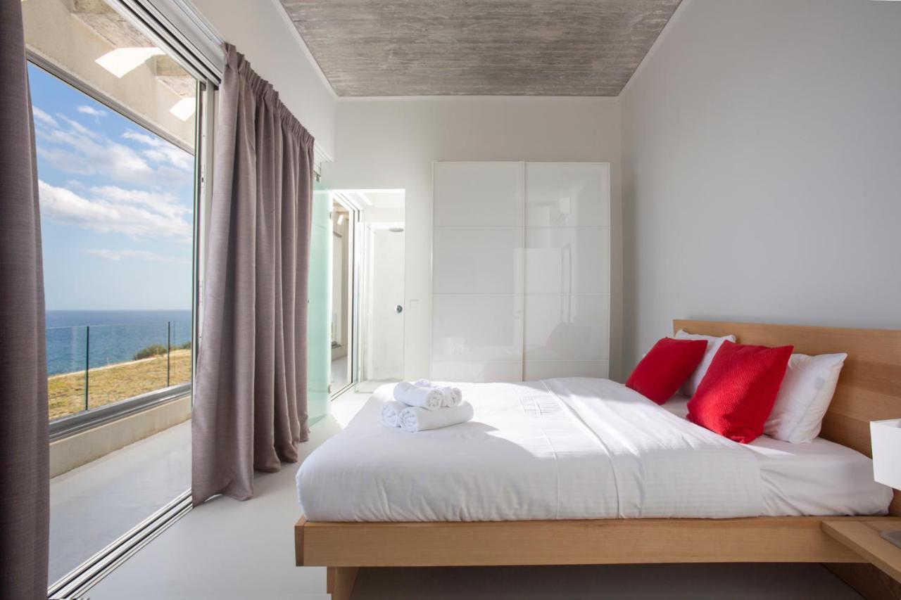 Kuro Beach House - Oceanfront Luxury & 25M Pool 아클리아 외부 사진