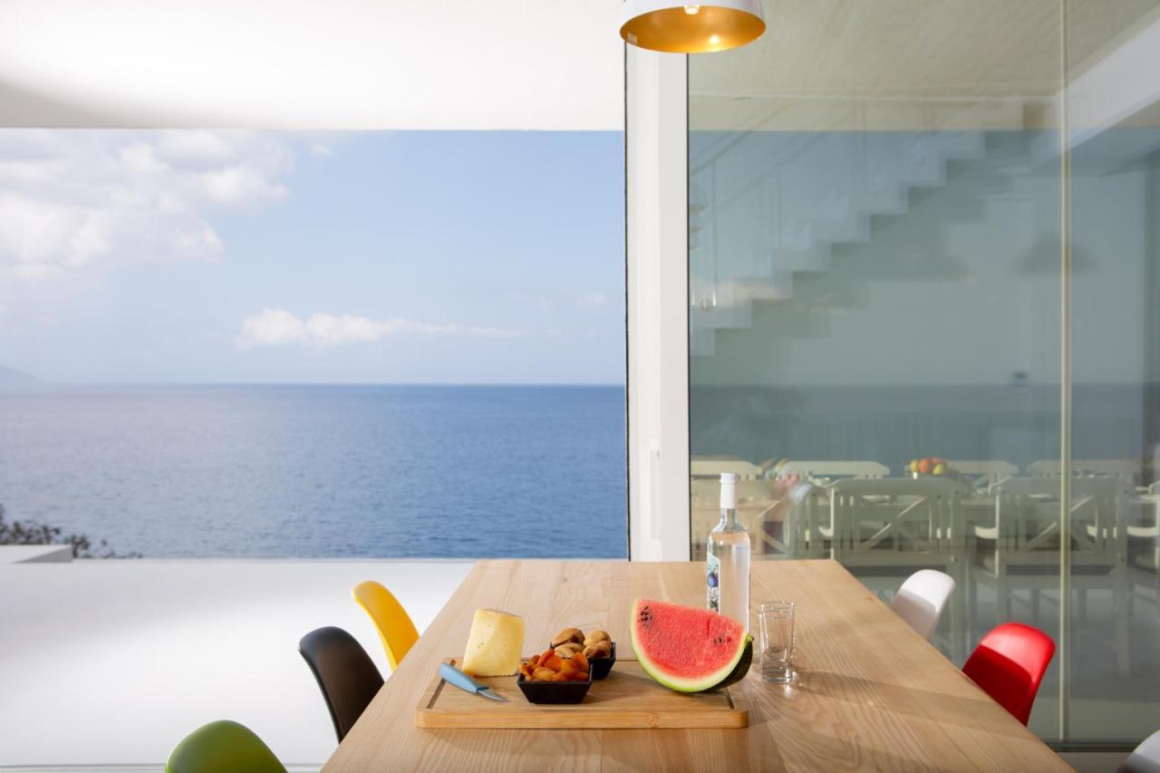 Kuro Beach House - Oceanfront Luxury & 25M Pool 아클리아 외부 사진